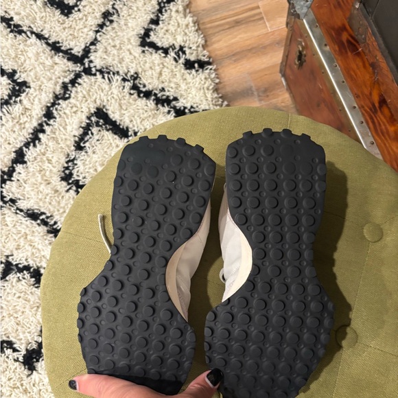 New Balance 327 White and Black Womens Sneakers - Picture 7 of 7